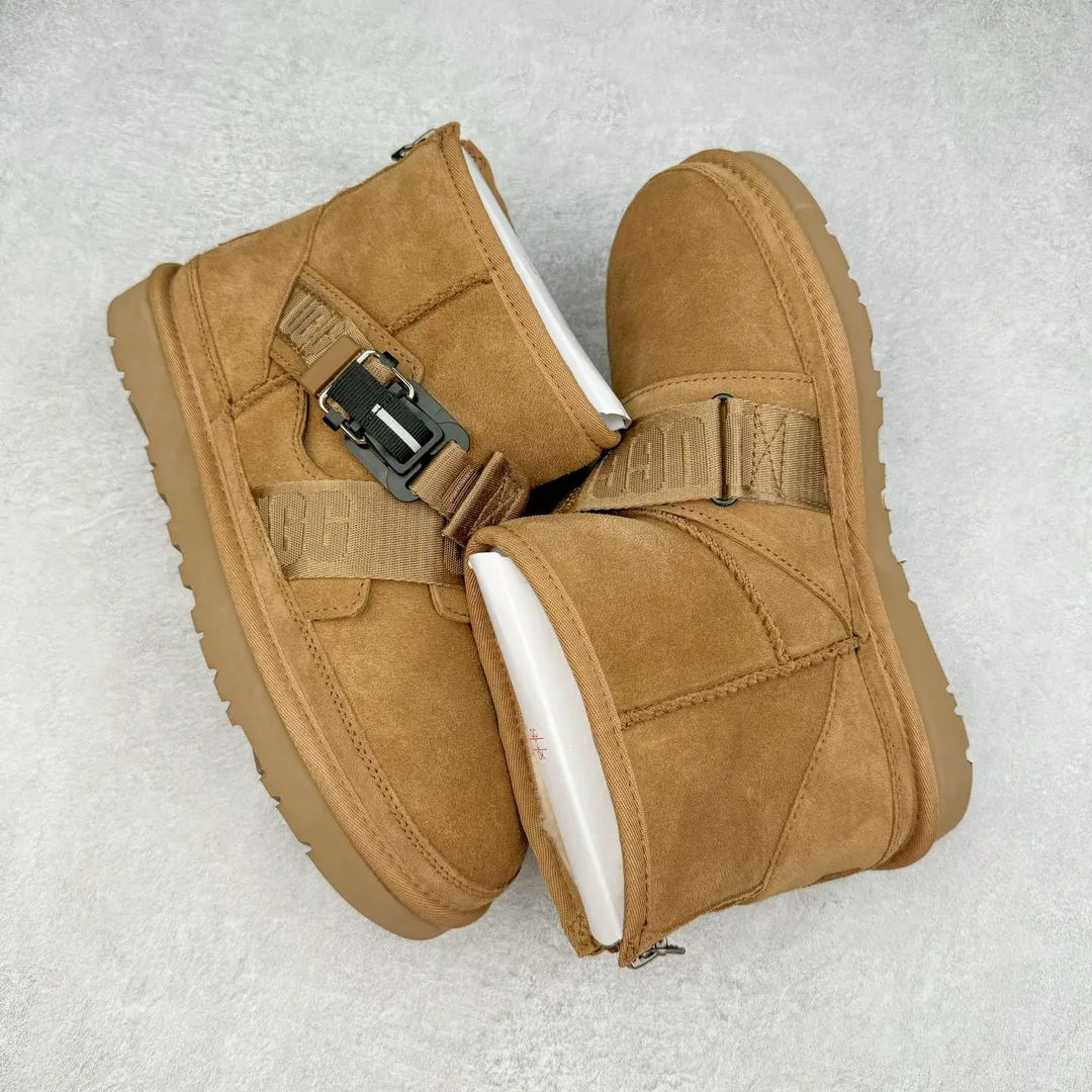 Pick up locally 💰640 UGG 5013 snap-on men's autumn and winter sheepskin and fur integrated snow boots. All shoes are made from the same factory as ZP. Longfeng A-grade Australian imported sheepskin and fur integrated men's boots. Brand OEM production line. Fully follow the ZP process. Original pattern maker of the OEM. Adhering to the principle of no original shoes and no development selection. Pay attention to every detail. The most authentic version on the market TREADLITE "Light Wing" technology outsole Lightweight/durable/flexible/pile size: 40 41 42 43 44 Coding: by3936050